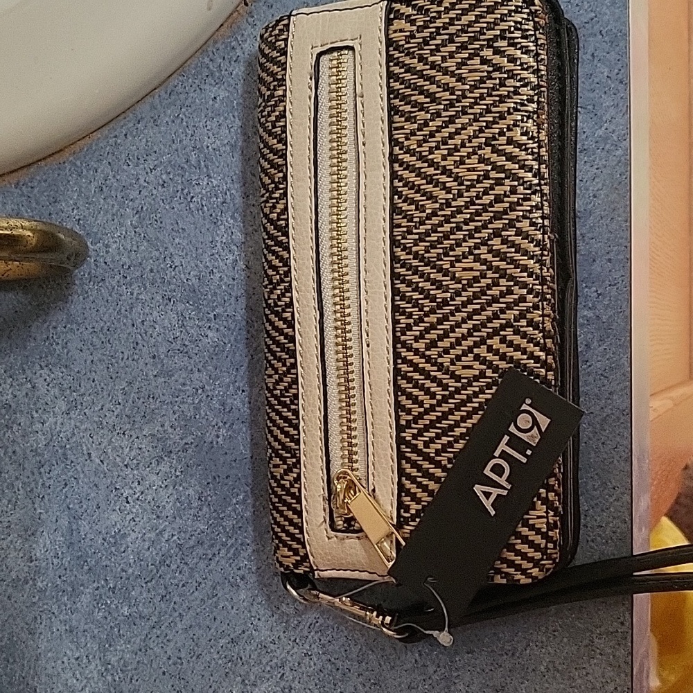 Apt 9 wallet/wristlet NWT